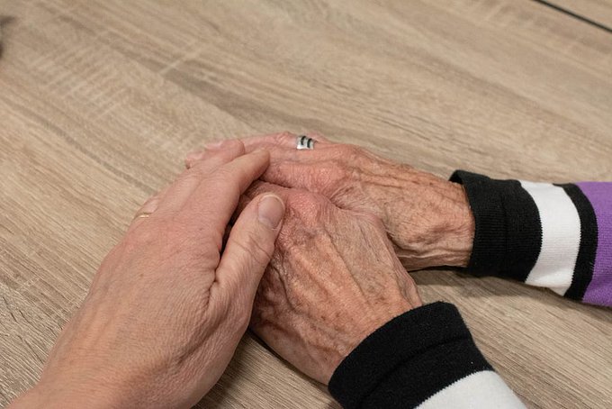 cheques de est&iacute;mulo de ancianos