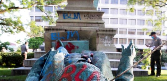 destrucción de estatuas