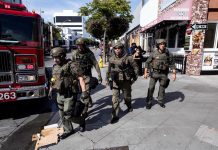 Unas 150 personas detenidas en Minneapolis por desafiar el toque de queda detenciones en Los Ángeles