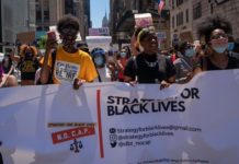 Marcha en Nueva York reivindica mujeres negras en "revolución" antirracista marcha en Nueva York