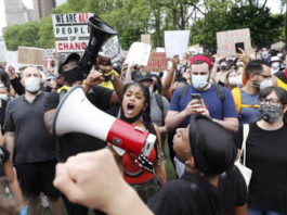Al menos 15 periodistas de origen latino son agredidos en protestas de EEUU protestas