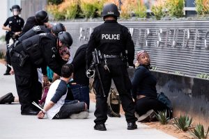 polic&iacute;as en protestas
