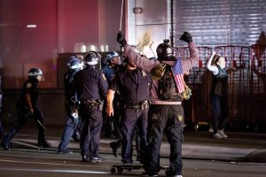 polic&iacute;as en protestas