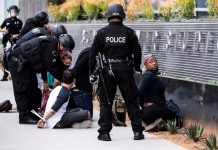 policías en protestas