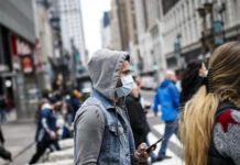 A los blancos les preocupa mucho menos el costo de la pandemia Estados Unidos.