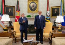 Andrés Manuel López Obrador (i) durante una reunión con el presidente de Estados Unidos, Donald J Trump