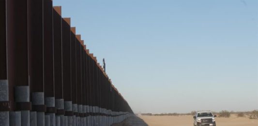 Critican que tramo de muro fronterizo afectará popular ruta de senderismo.