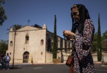 Investigan si el fuego en una misión española en California fue intencionado San Gabriel Mission