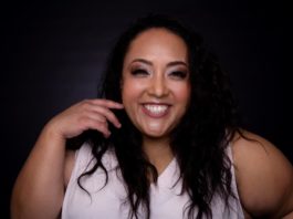 La actriz Michelle Rodríguez reinventa el "stand up" con sus amigos Michelle Rodríguez.