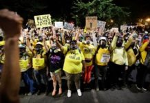 Familiares de víctimas afroamericanas de la policía protestan en Nueva York Protestas en Nueva York
