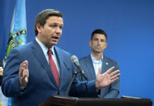Demandan a gobernador de Florida por orden de reabrir escuelas en la pandemia Ron DeSantis