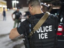 Servicio de Inmigración y Control de Aduanas.