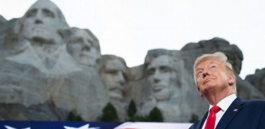 Trump abre celebración de Independencia.