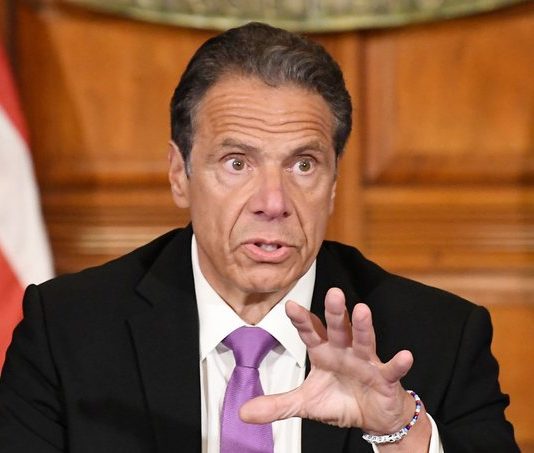 Gobernador Andrew Cuomo crítica a Donald Trump y Bill de Blasio Andrew Cuomo.