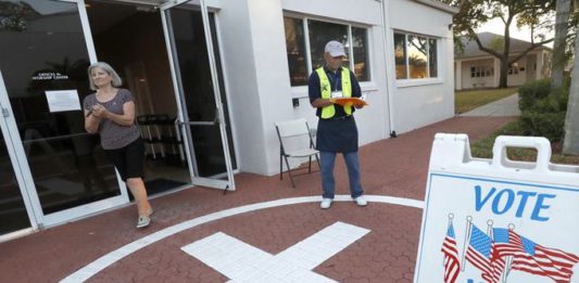 Urgen a latinos a registrarse para afirmar su poder en primarias en Florida.