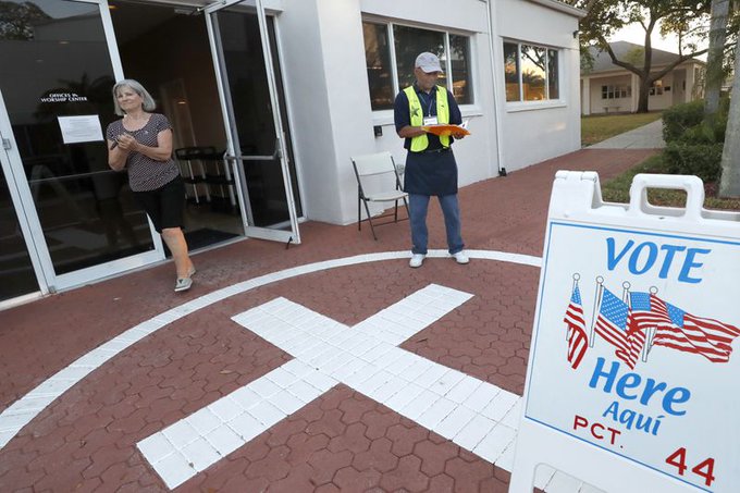Urgen a latinos a registrarse para afirmar su poder en primarias en Florida.