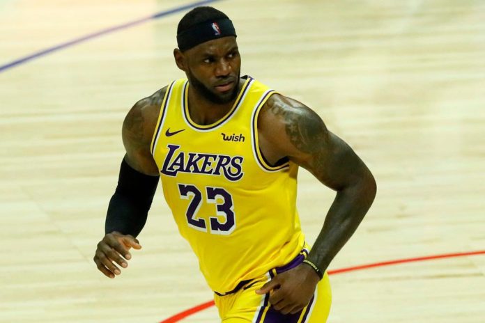 Venden tarjeta de LeBron James LeBron James