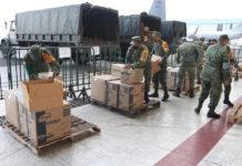 En este almacén, ubicado en el ex hangar presidencial del Aeropuerto Internacional de la Ciudad de México, se empacan a diario entre 20 y 30 toneladas de material médico que cubre las necesidades de los hospitales.