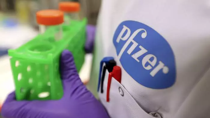 farmac&eacute;utica Pfizer.