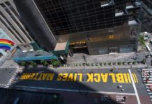 Nueva York pinta un mural de "Black Lives Matter" frente a la Torre Trump mural de Black Lives Matter