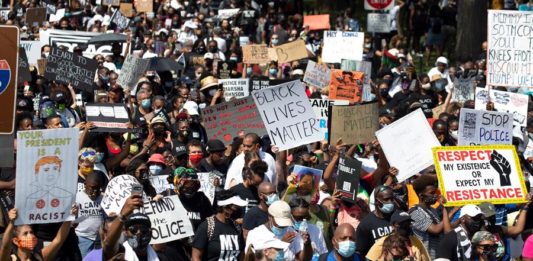 protestan contra el racismo.