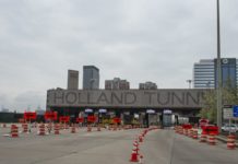 Ciudad de Nueva York anuncia controles para que viajeros cumplan cuarentena Holland tunnel.