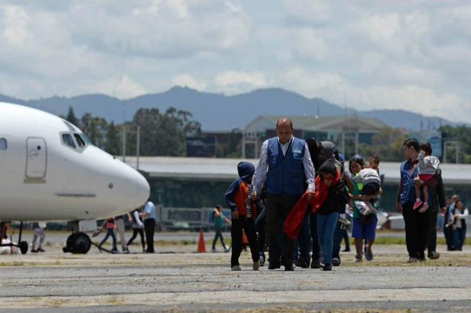 Demandan a la Administraci&oacute;n por deportar a menores sin entrevista de asilo.