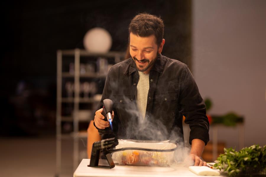 Diego Luna.
