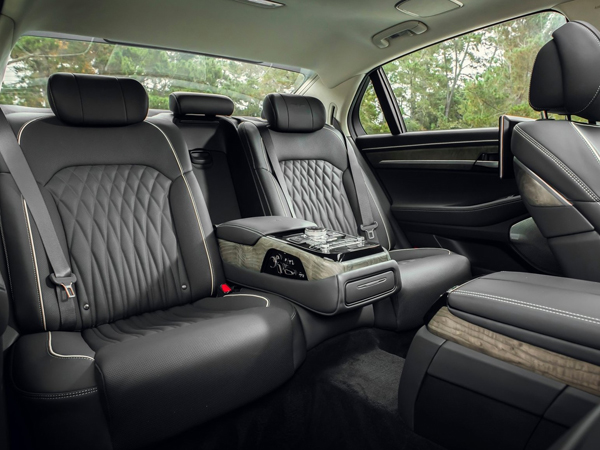 Genesis G90.