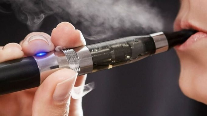 Hallan m&aacute;s incidencia de COVID-19 con el uso de cigarrillos electr&oacute;nicos.