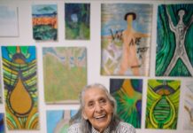 Muere a los 99 años la pintora latina Luchita Hurtado Luchita Hurtado.