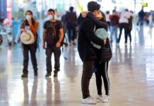 Que el coronavirus no venza al amor: permisos de viaje a parejas binacionales Miles de parejas binacionales separadas por los cierres de fronteras