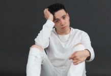 Raymix saca conmovedora canción autobiográfica sobre su primer amor gay Raymix.