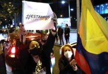 La orden de detención de Uribe exacerba la polarización política en Colombia Seguidores del expresidente colombiano y actual senador Álvaro Uribe Vélez
