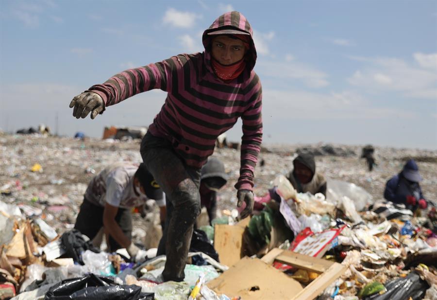 coronavirus entre la basura de un gigantesco vertedero mexicano.