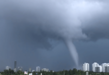 Tromba marina se adentra en tierra como tornado y causa destrozos en Florida Tromba marina