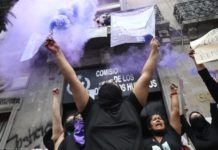 Feministas mantienen tomadas instalaciones de Comisión de DD.HH. de México Activistas toma las instalaciones de la Comisión Nacional de Derechos Humanos