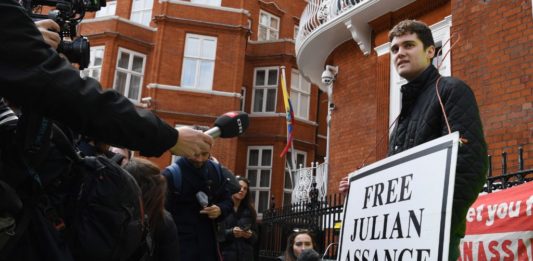 Assange combate su extradición a EE.UU.