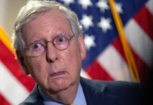 Republicanos anuncian nueva propuesta para un paquete de estímulo económico Mitch McConnell.