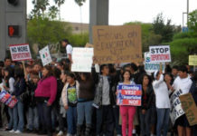Recaudan fondos para dar becas a estudiantes indocumentados en Arizona inmigrantes