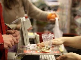Nueva York ofrece consejos para ayudar a los adultos mayores a evitar estafas problemas financieros