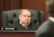 Renuncia un juez electoral de Florida que hizo donaciones a campaña de Trump Brent Shore
