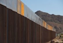 Chatarreros de México venden metal abandonado por la obra del muro de Trump Chatarreros de México.