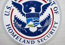 Indocumentados se apuntan victoria legal en demanda contra el DHS Departamento de Seguridad Nacional.