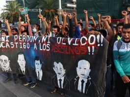 Familiares de los 43 estudiantes desaparecidos de Ayotzinapa