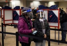 Los neoyorquinos madrugan y forman filas en el primer día de voto anticipado Nueva York