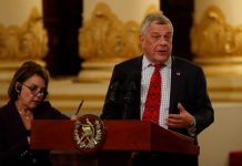 EE.UU.: Ortega pone en "peligro" la salud de los nicaragüenses con la covid-19 Michael Kozak