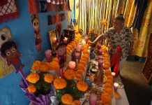 altar para festejar el Día de Muertos