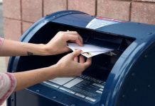 Votantes por correo en Florida denuncian papeletas con sobres ya sellados Florida.