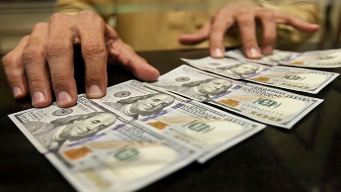 d&oacute;lar.